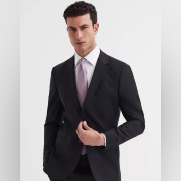 NWT Reiss Hope Two Button Notch Travel Suit Jacket in Black (44R) - Picture 1 of 8